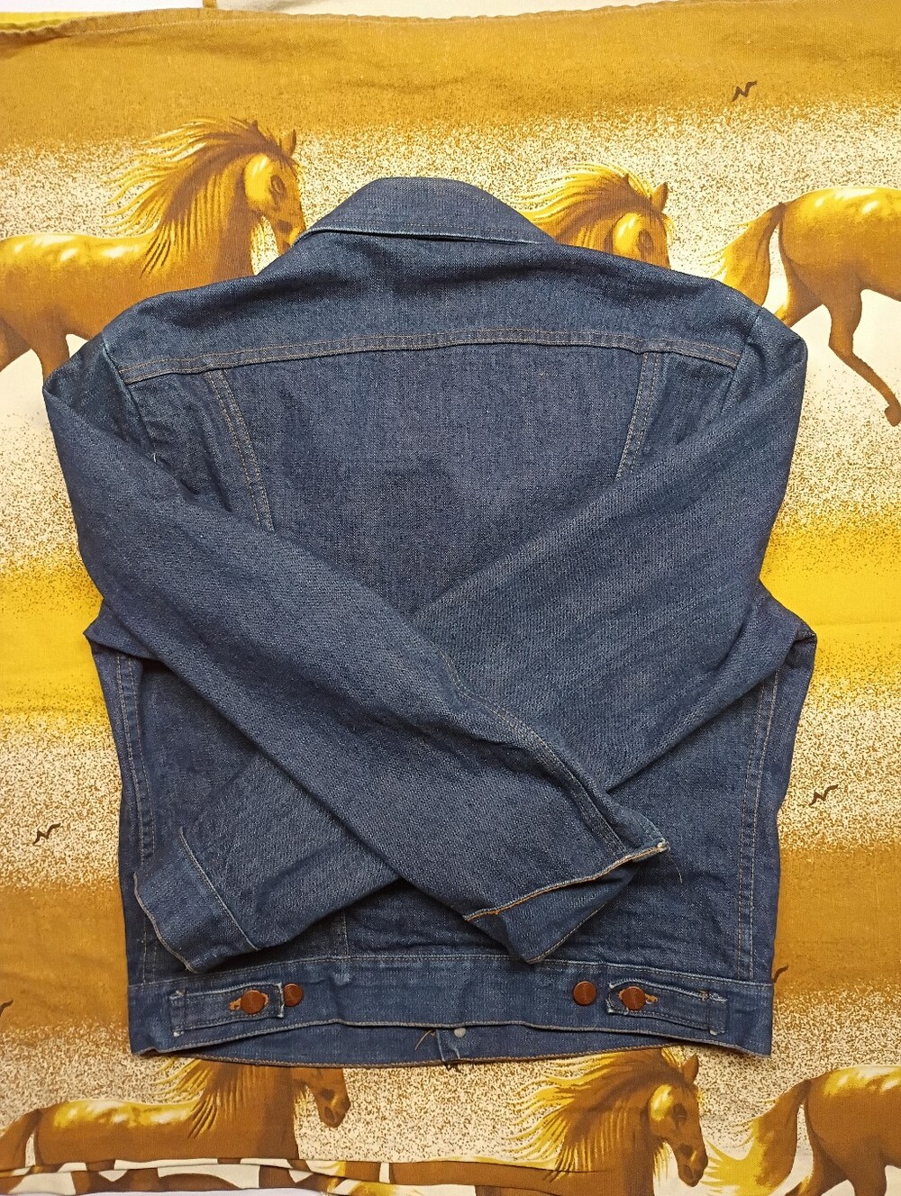 60's -70's Vintage Wrangler Men's Denim Trucker Jacket Made In The USA - Picture 5 of 15